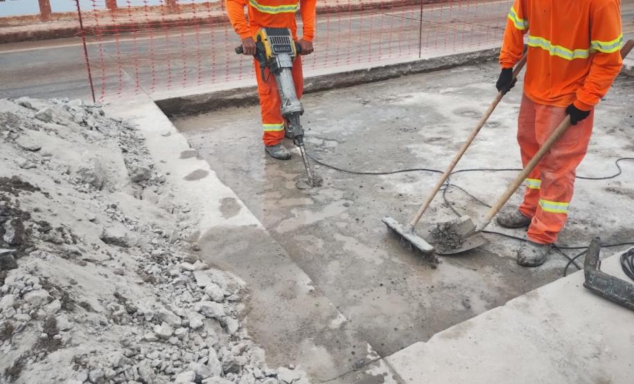 Serviços de reforma da ponte sobre o Rio Paranapanema entre Sertaneja e São Paulo