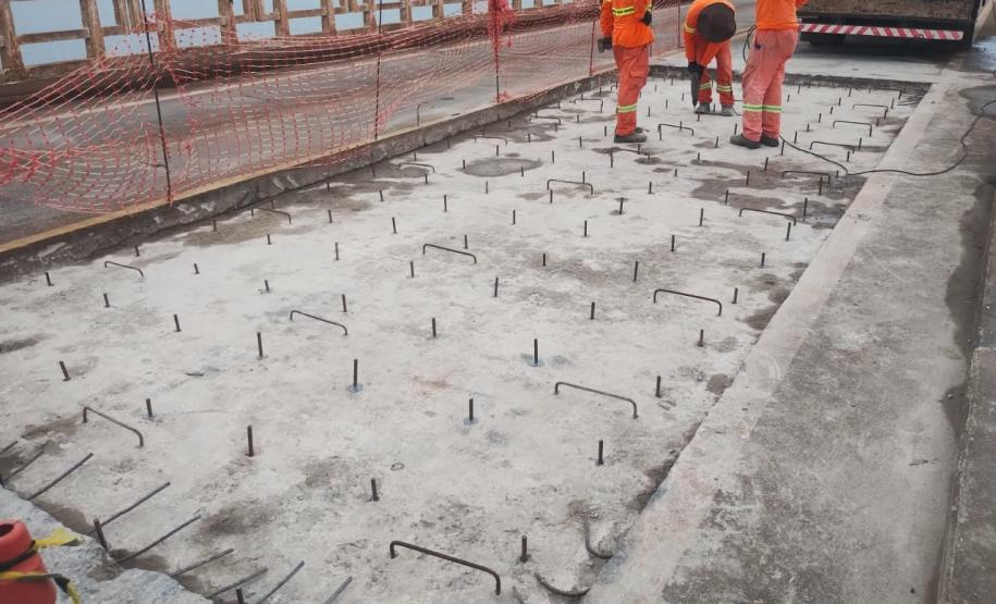 Serviços de reforma da ponte sobre o Rio Paranapanema entre Sertaneja e São Paulo