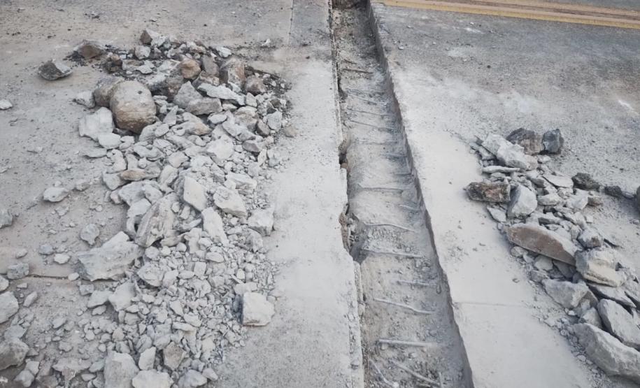 Serviços de reforma da ponte sobre o Rio Paranapanema entre Sertaneja e São Paulo