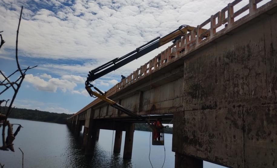 Serviços de reforma da ponte sobre o Rio Paranapanema entre Sertaneja e São Paulo