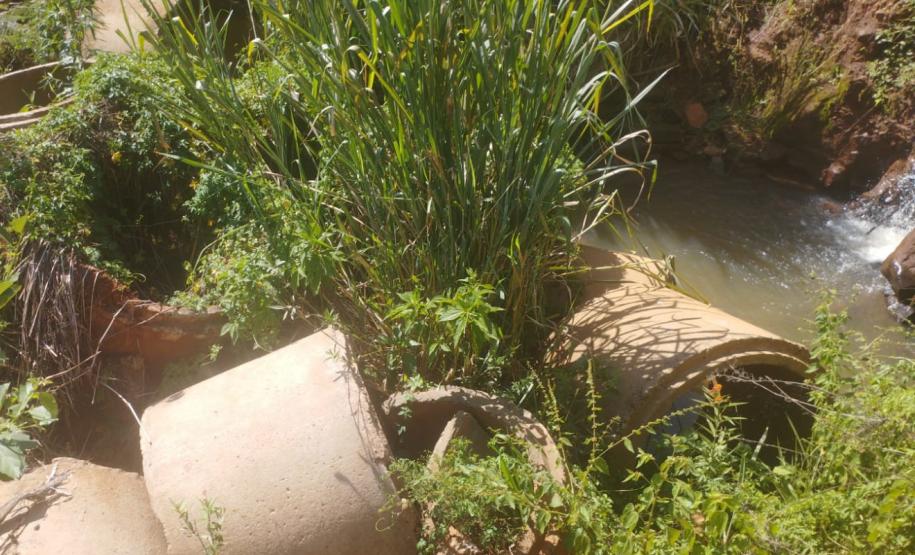 Bueiro danificado na PR-436 em Ribeirão do Pinhal