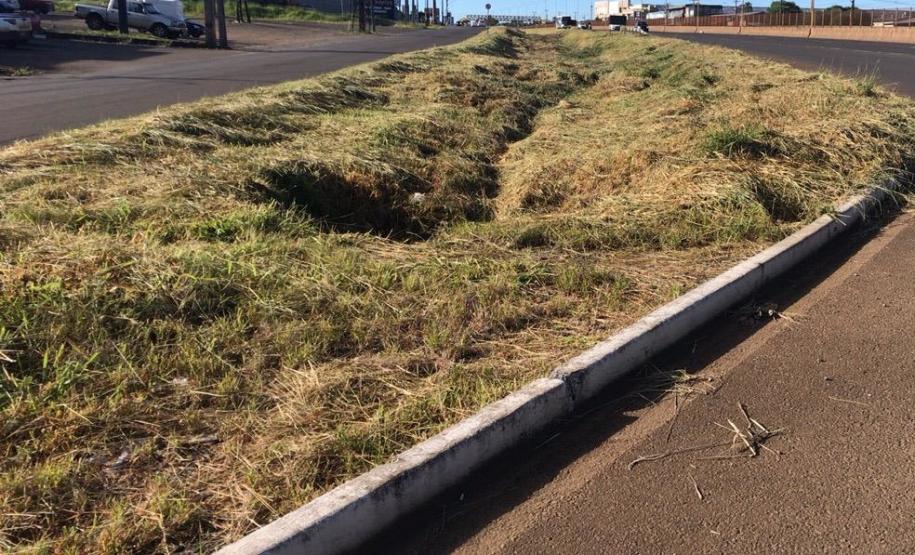 Serviços de roçada na PRC-466 em Guarapuava