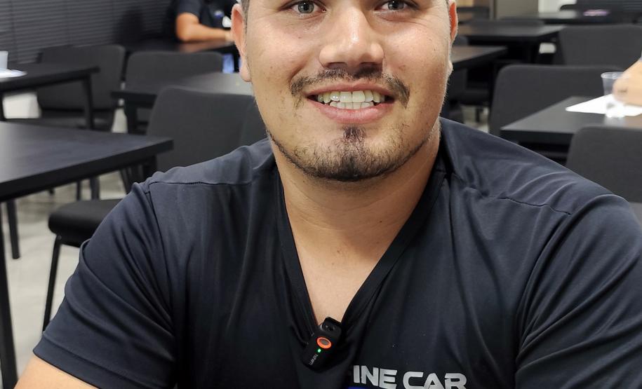 Rodrigo Miguel de Oliveira, trabalha há 8 anos com vendas