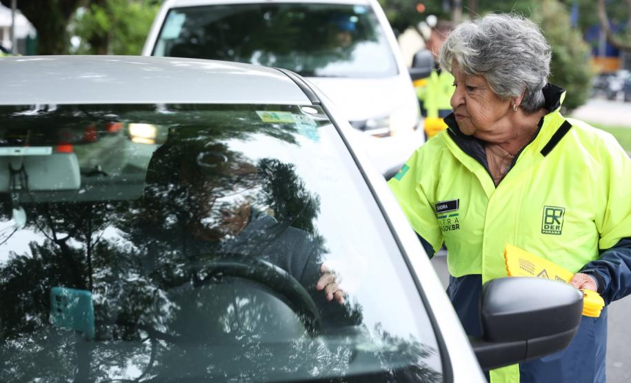 Bliz Educativo do Maio Amarelo em frente ao prédio do DER/PR