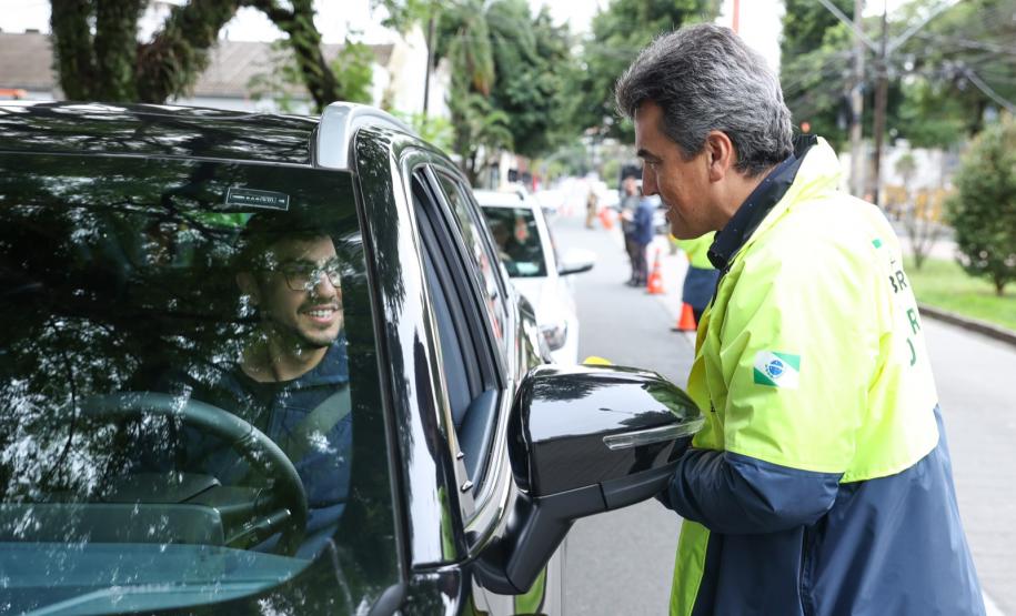 Bliz Educativo do Maio Amarelo em frente ao prédio do DER/PR