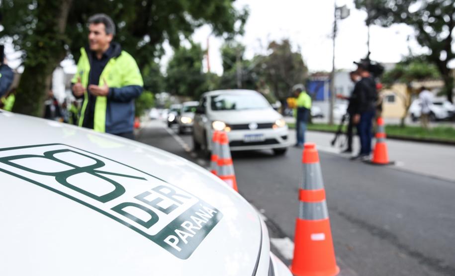 Bliz Educativo do Maio Amarelo em frente ao prédio do DER/PR