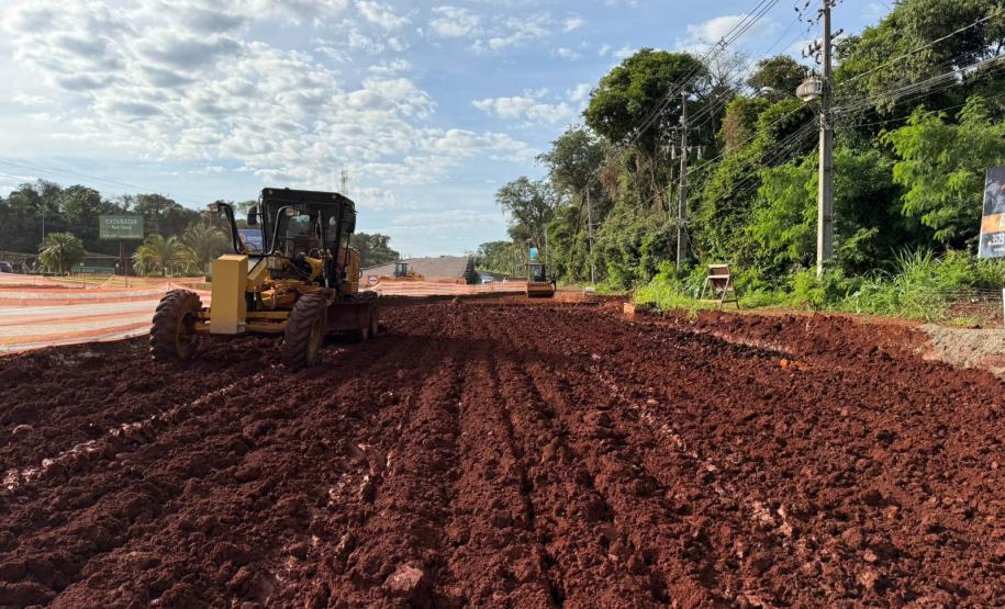 Serviços no entroncamento da Rua Indianópolis com a BR-469