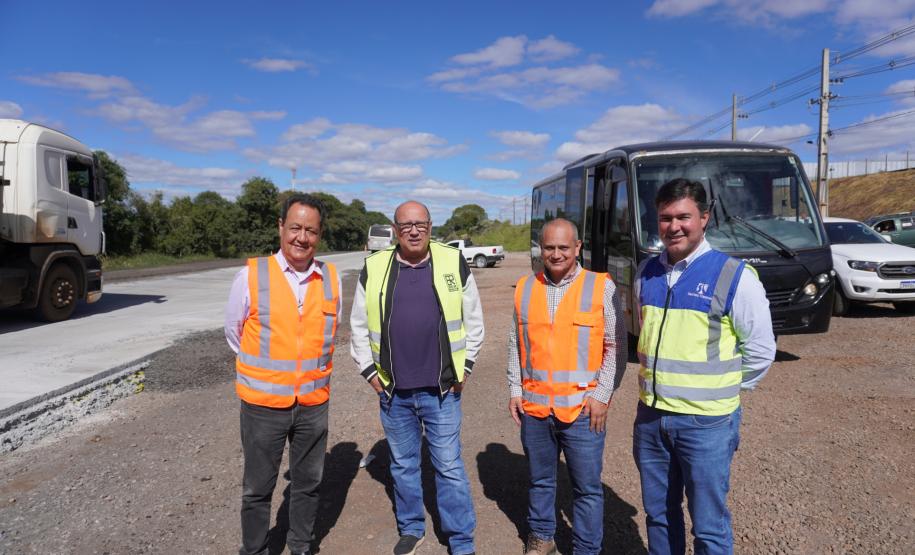 Comitiva DNIT e Goinfra em visita técnica à obra de restauração em concreto na PRC-280