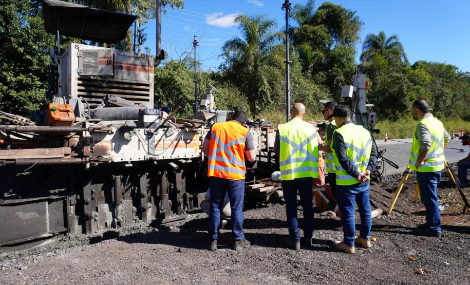 Comitiva DNIT e Goinfra em visita técnica à obra de restauração em concreto na PRC-280