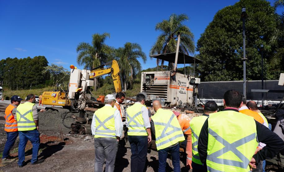 Comitiva DNIT e Goinfra em visita técnica à obra de restauração em concreto na PRC-280
