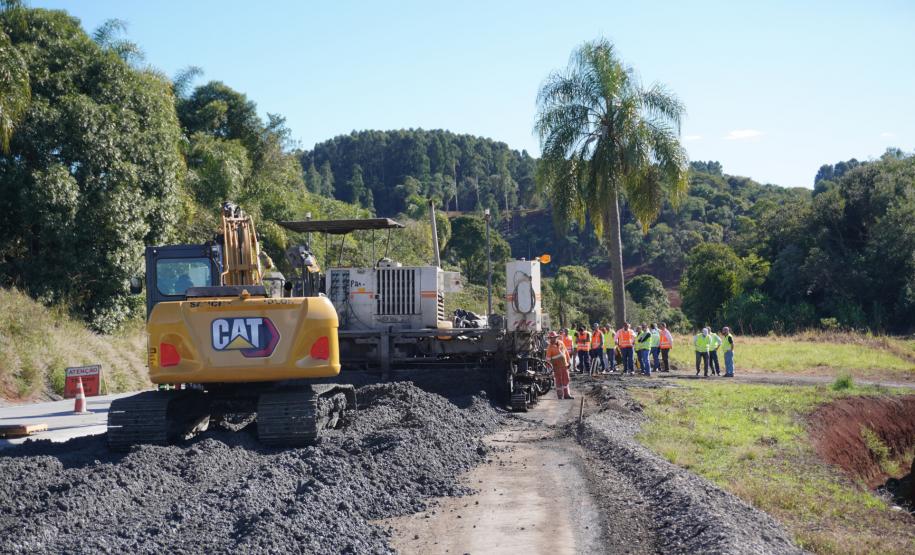 Comitiva DNIT e Goinfra em visita técnica à obra de restauração em concreto na PRC-280