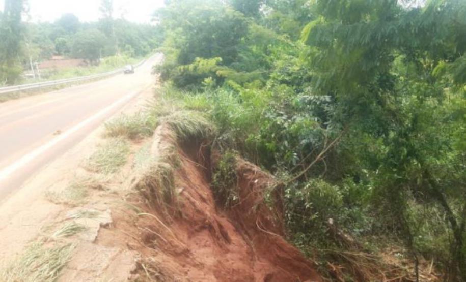 PR-082 em Cianorte, trecho com erosão