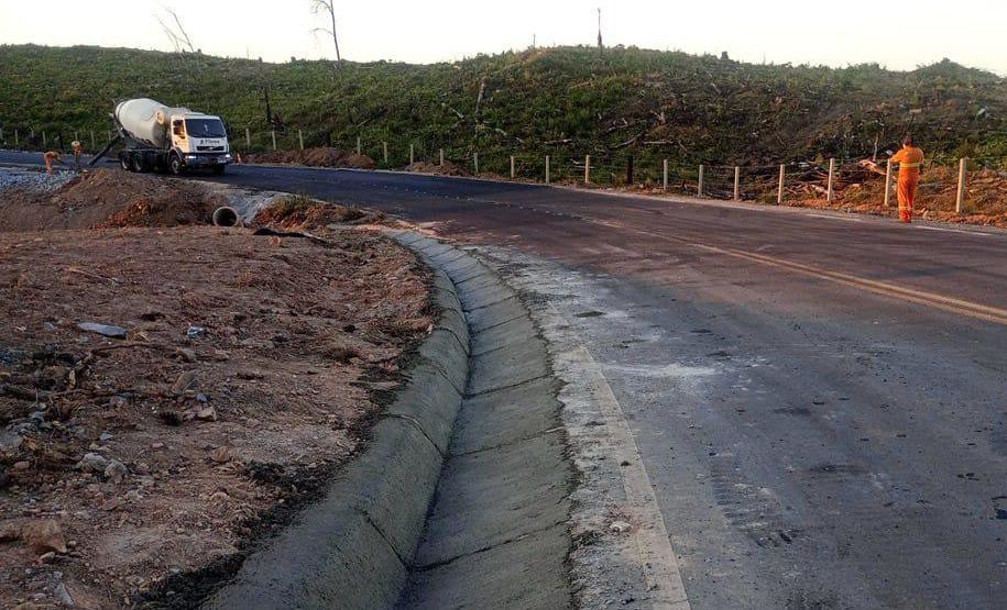 Obra emergencial no km 37 da PR-092 em Rio Branco do Sul