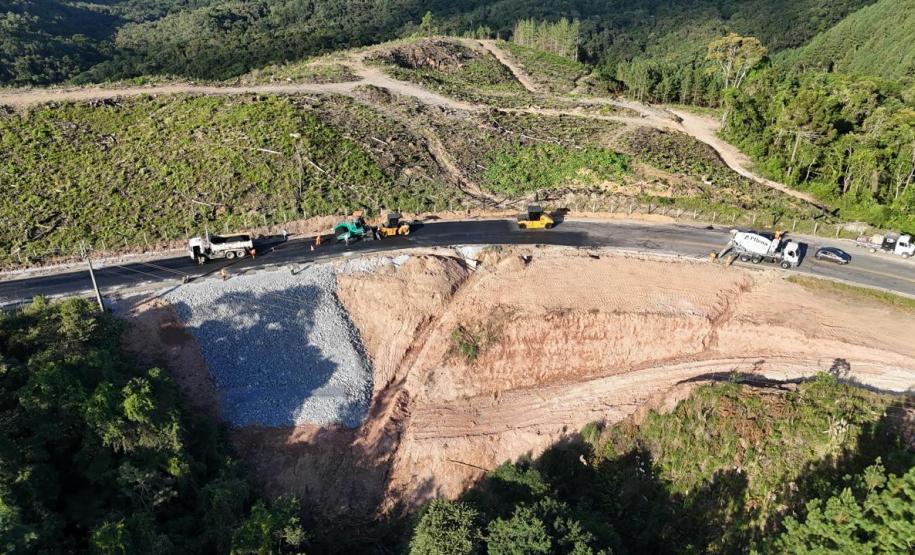 Obra emergencial no km 37 da PR-092 em Rio Branco do Sul