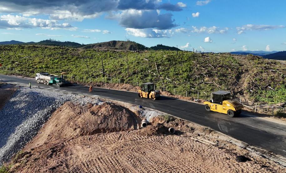 Obra emergencial no km 37 da PR-092 em Rio Branco do Sul
