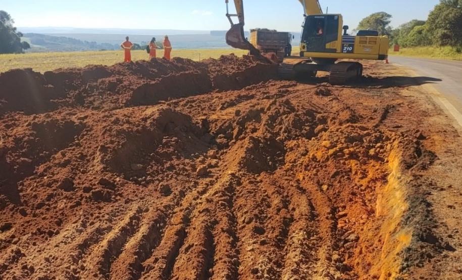 Terraplenagem na obra de restauração em concreto da PR-151 entre Ponta Grossa e Palmeira