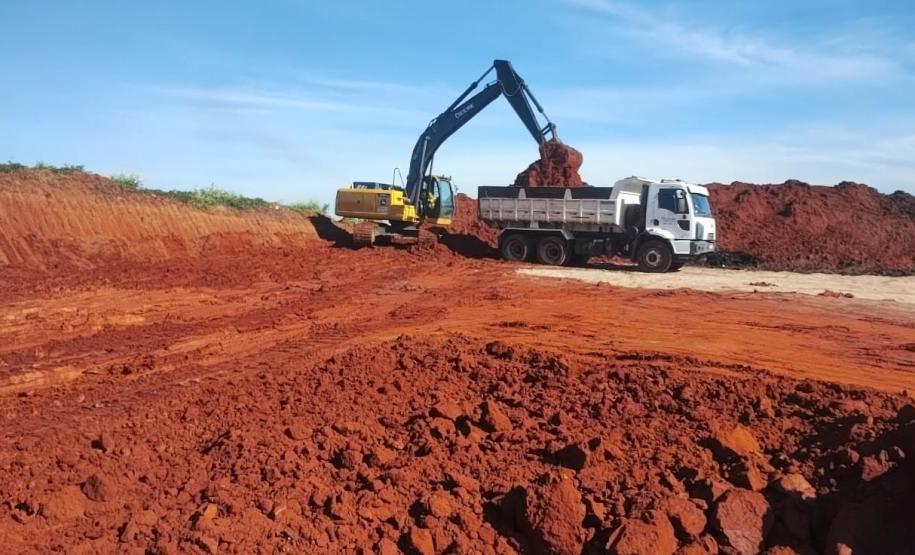 Terraplenagem na obra de restauração em concreto da PR-151 entre Ponta Grossa e Palmeira