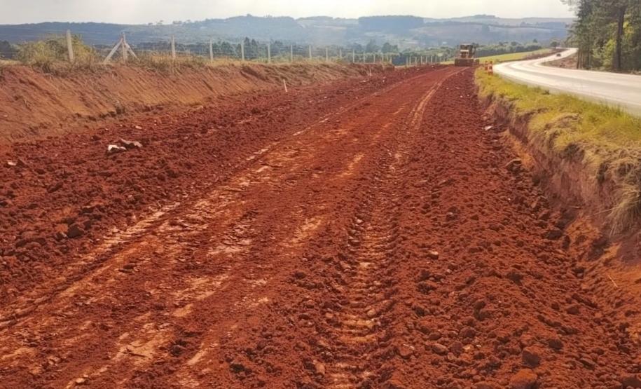 Terraplenagem na obra de restauração em concreto da PR-151 entre Ponta Grossa e Palmeira