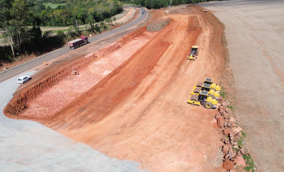Terraplenagem na obra de restauração em concreto da PR-151 entre Ponta Grossa e Palmeira