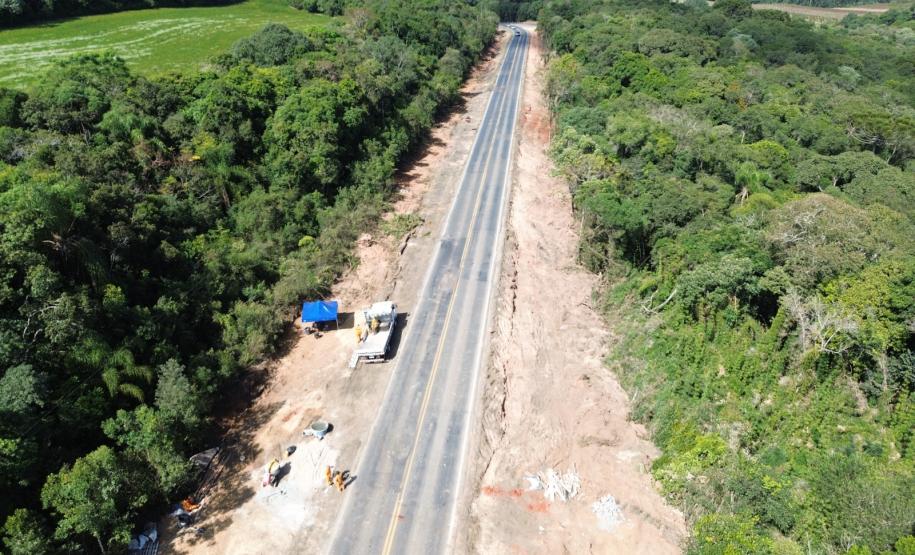 Terraplenagem na obra de restauração em concreto da PR-151 entre Ponta Grossa e Palmeira