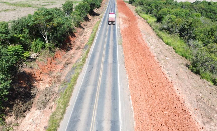 Terraplenagem na obra de restauração em concreto da PR-151 entre Ponta Grossa e Palmeira