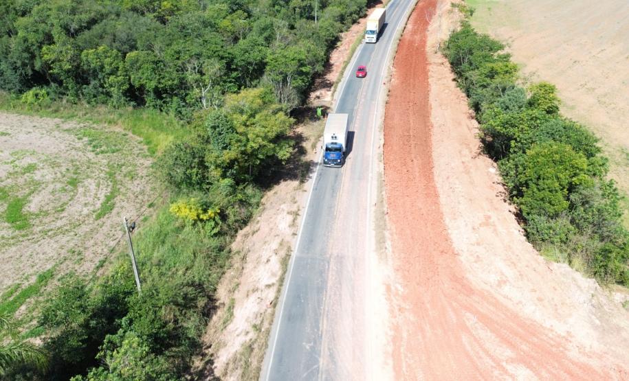 Terraplenagem na obra de restauração em concreto da PR-151 entre Ponta Grossa e Palmeira