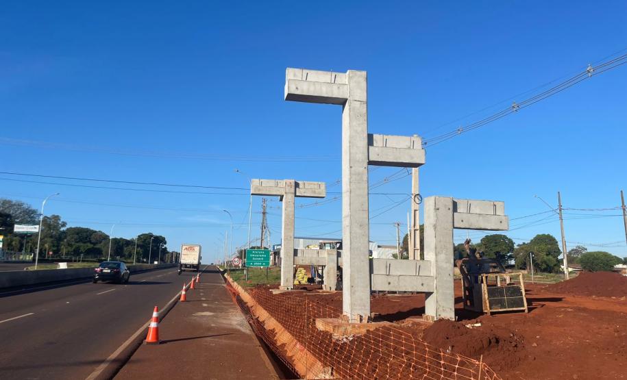 PR-317 lançamento de pilares da passarela um