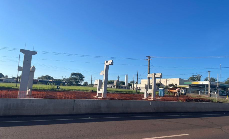 PR-317 lançamento de pilares da passarela um