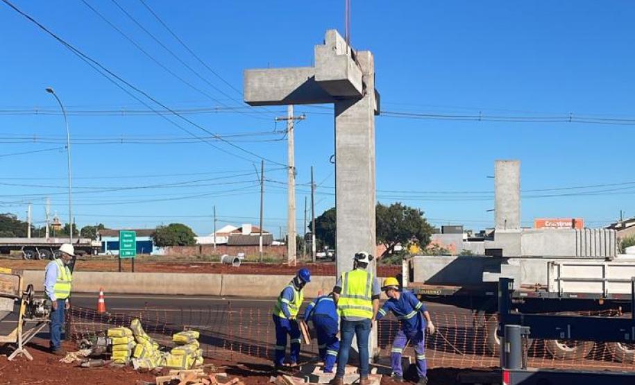 PR-317 lançamento de pilares da passarela um