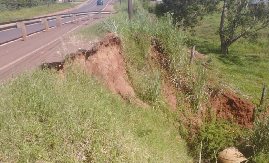 PR-436 bueiro danificado em Ribeirão do Pinhal