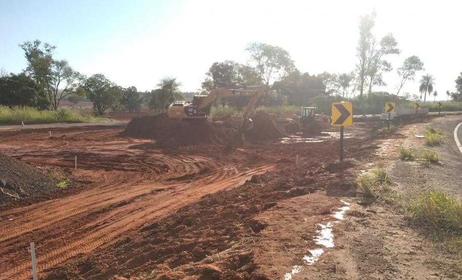 Serviços do novo trevo rodoviário entre Porto Rico e São Pedro do Paraná