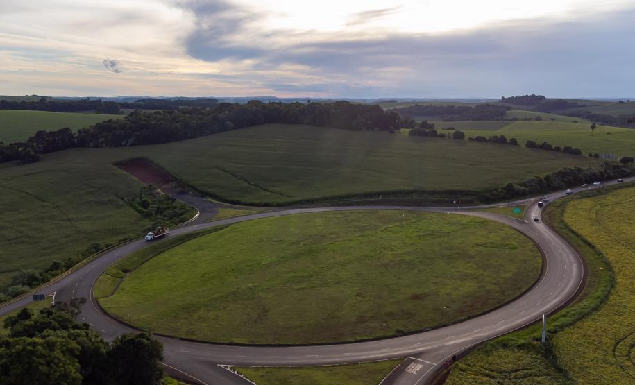 Entroncamento da PR-916 com a PR-493