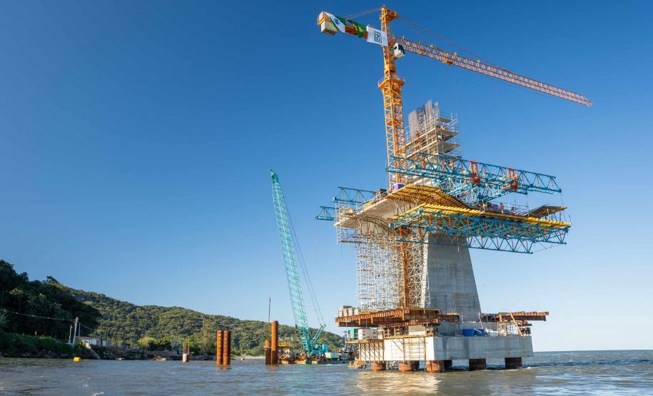 Ponte de Guaratuba chega a 60%