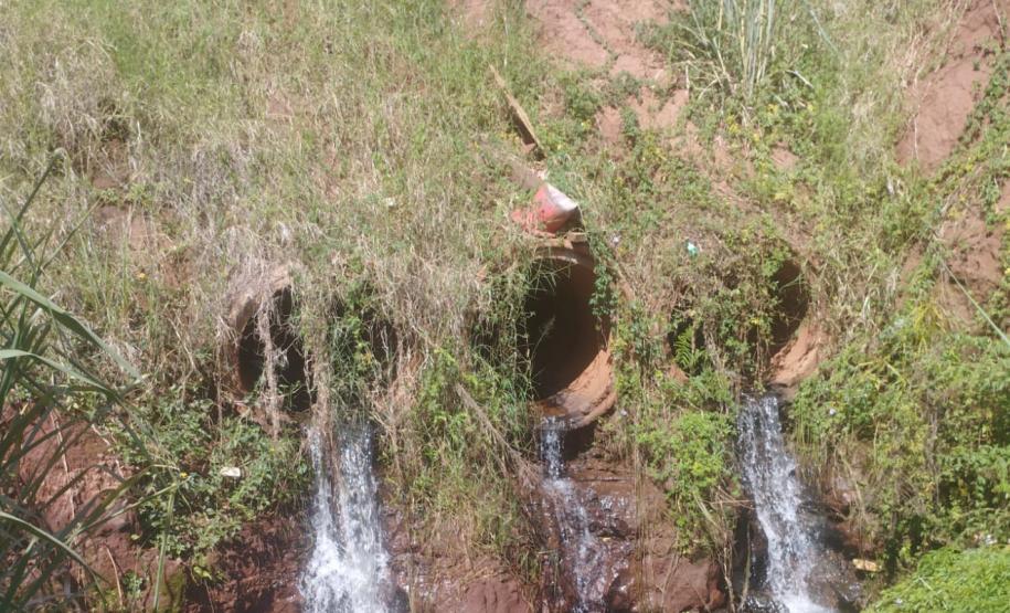 Bueiro danificado na PR-436 em Ribeirão do Pinhal