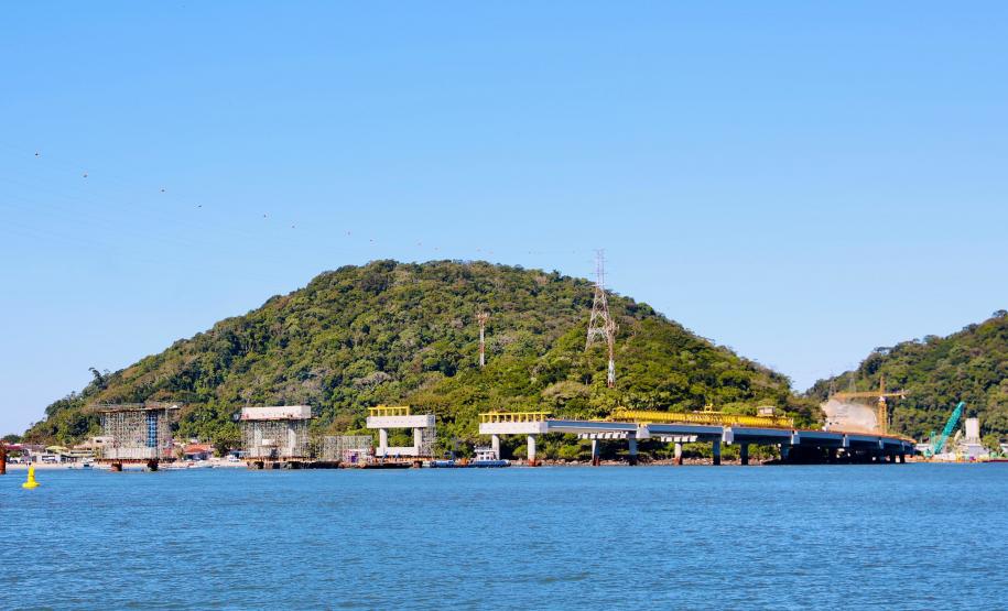 Ponte de Guaratuba chega a 70%