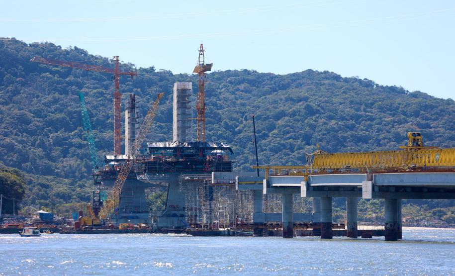 Ponte de Guaratuba chega a 70%