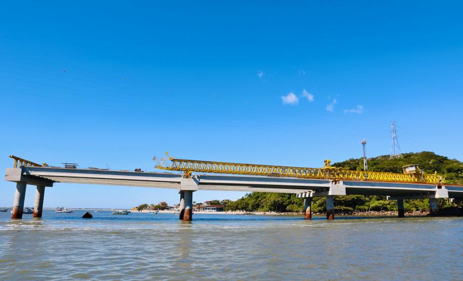Ponte de Guaratuba chega a 70%