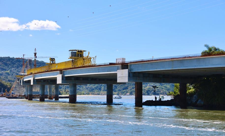 Ponte de Guaratuba chega a 70%