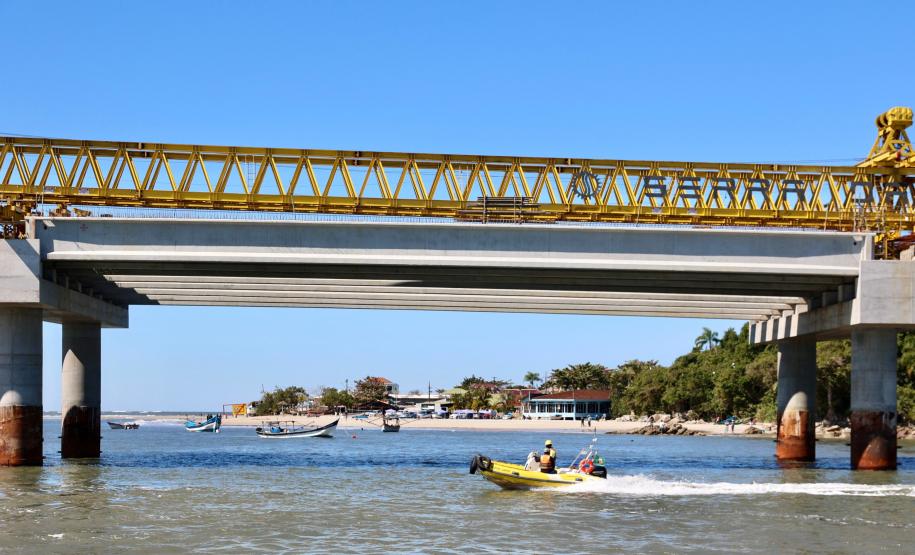 Ponte de Guaratuba chega a 70%