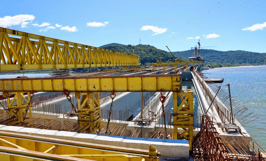 Ponte de Guaratuba chega a 70%