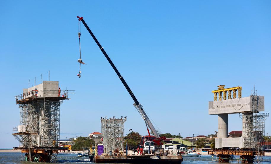 Ponte de Guaratuba chega a 70%