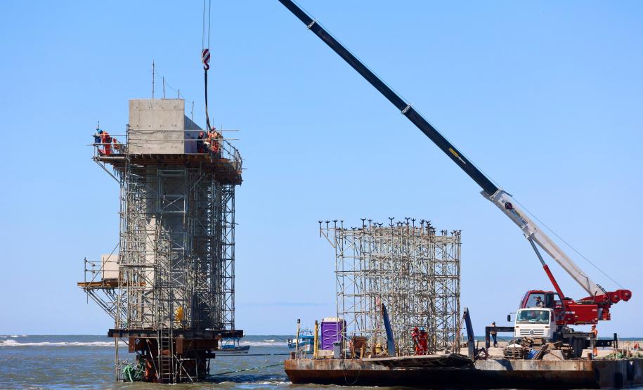Ponte de Guaratuba chega a 70%