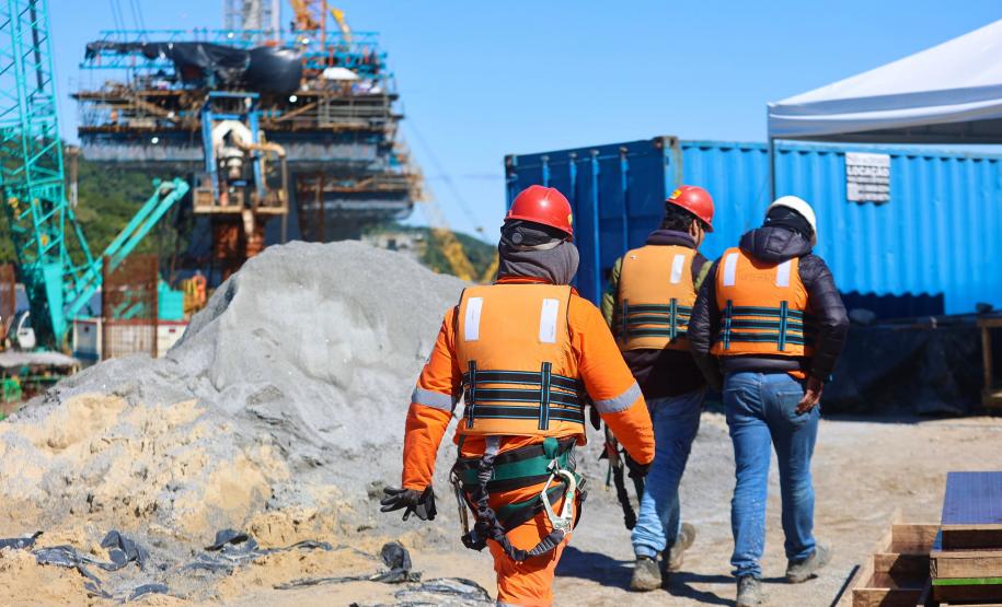Ponte de Guaratuba chega a 70%