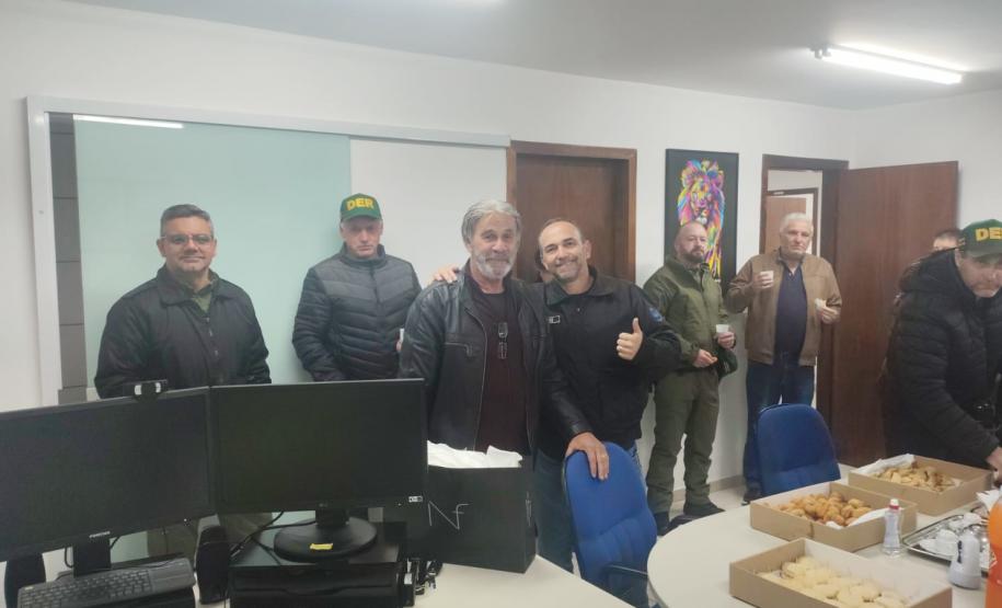 Escritório Regional Centro Oeste, em Guarapuava, homenageou o servidor Vanderley Mendes de Oliveira, que cumpre seu último dia de expediente nesta sexta-feira (08).