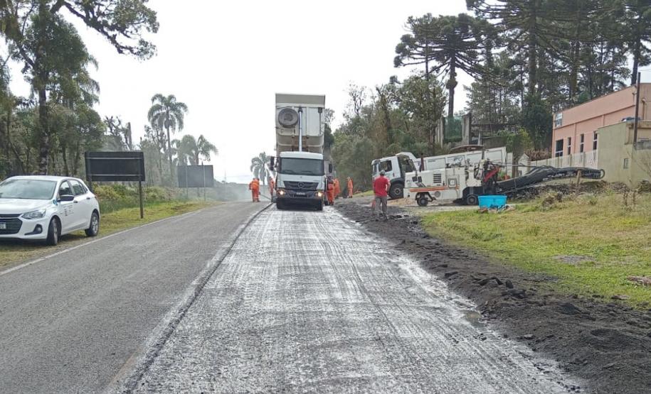 Serviços de conservação na Estrada da Graciosa