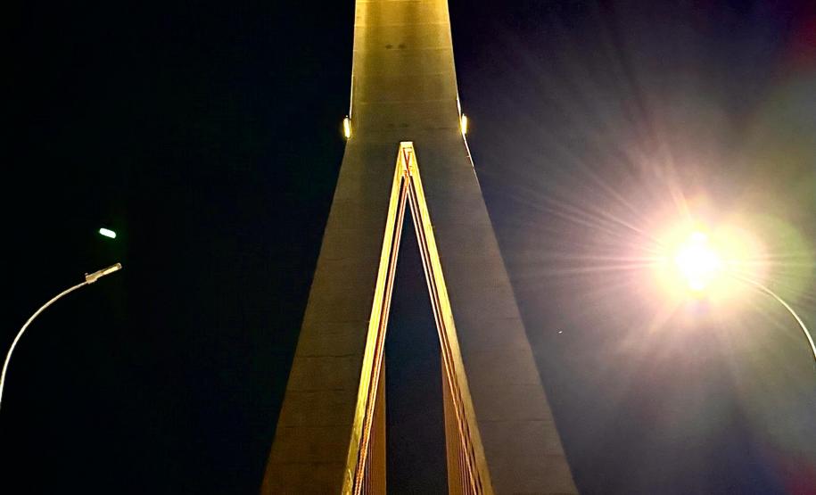 Ponte da Integração Brasil - Paraguai iluminada no Setembro Amarelo