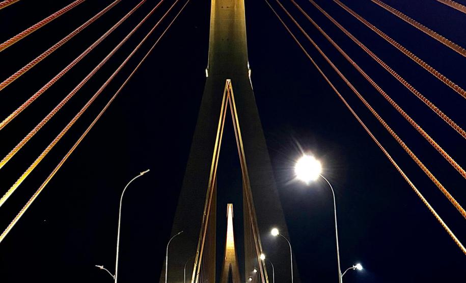 Ponte da Integração Brasil - Paraguai iluminada no Setembro Amarelo