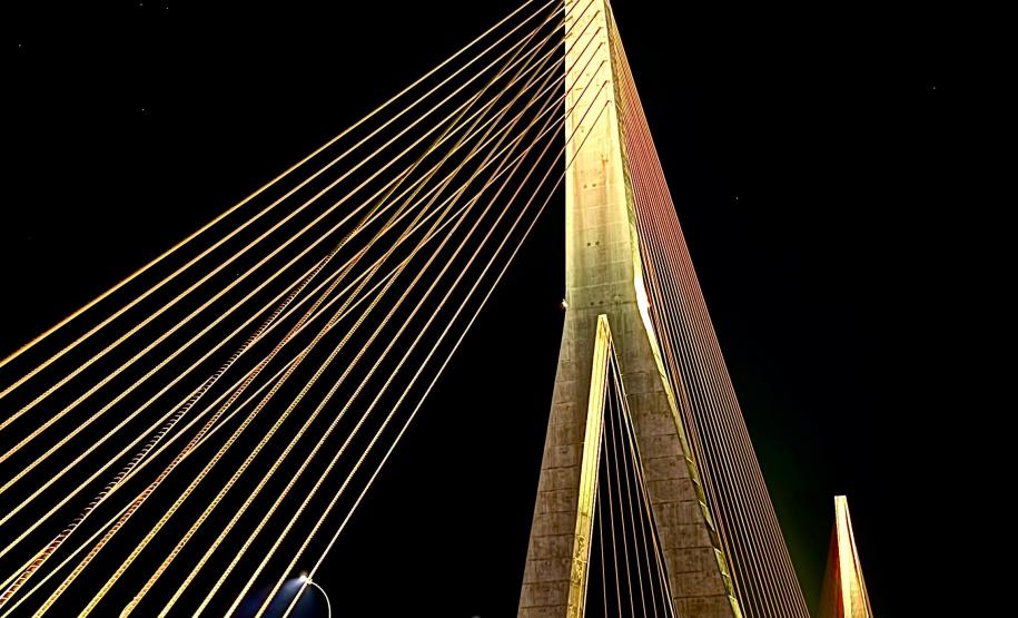 Ponte da Integração Brasil - Paraguai iluminada no Setembro Amarelo