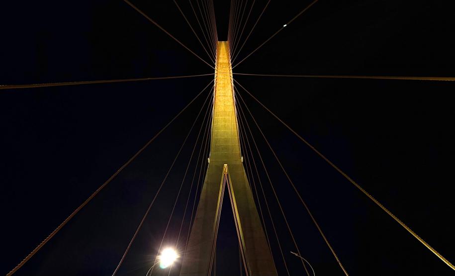 Ponte da Integração Brasil - Paraguai iluminada no Setembro Amarelo