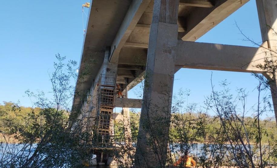 PR-317 obra de recuperação da ponte do Rio Ivaí entre Floresta e Engenheiro Beltrão